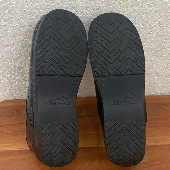 DANSKO 906020202 Professional Clog Black Tooled Leather Clogs Size 39 8.5-9US - Picture 8 of 16